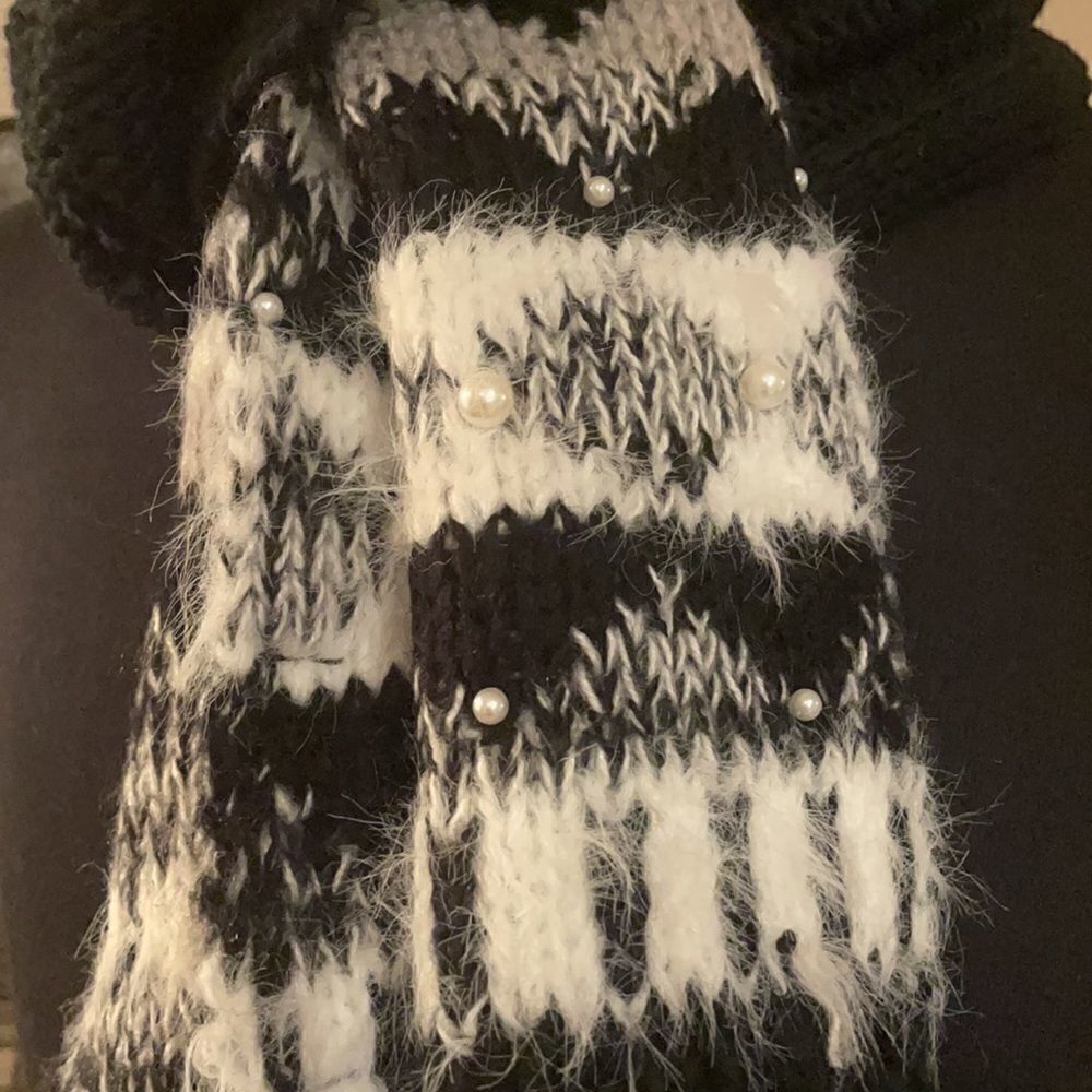 Cejon Winter Scarf - Picture 3 of 6